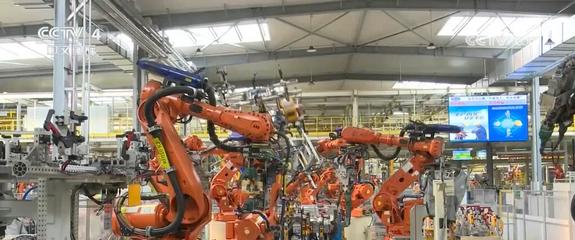 數字化、智能化轉型提速 中國工業生產向'新'向'綠'引擎足